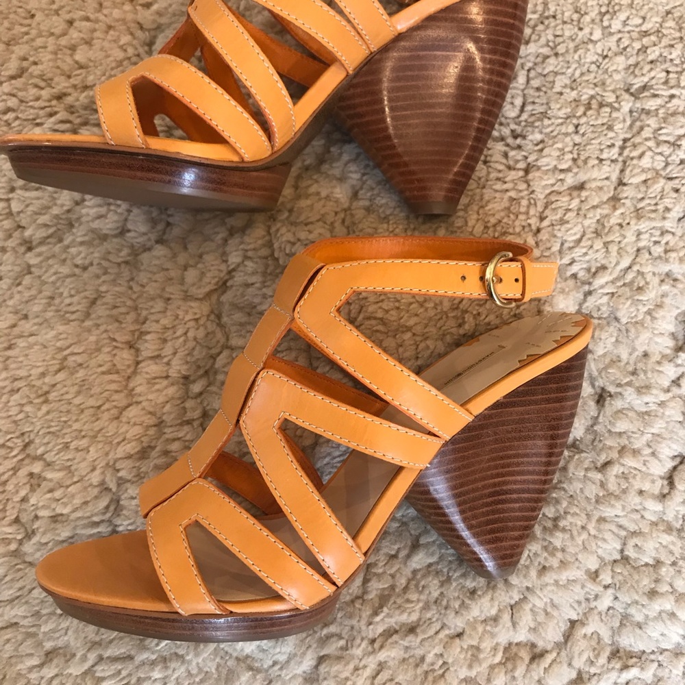 MAXSTUDIO Shoes NWOT Fun Orange heels SZ8